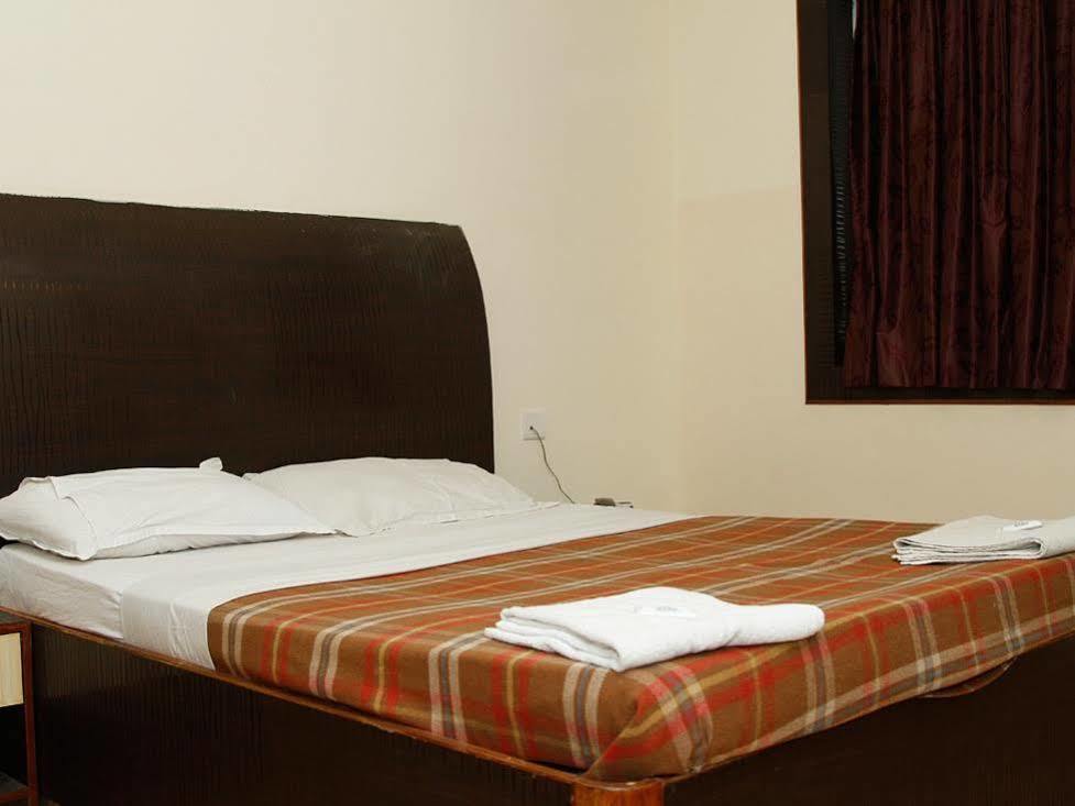 Hotel Mars Chennai Zewnętrze zdjęcie