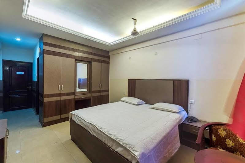 Hotel Mars Chennai Zewnętrze zdjęcie